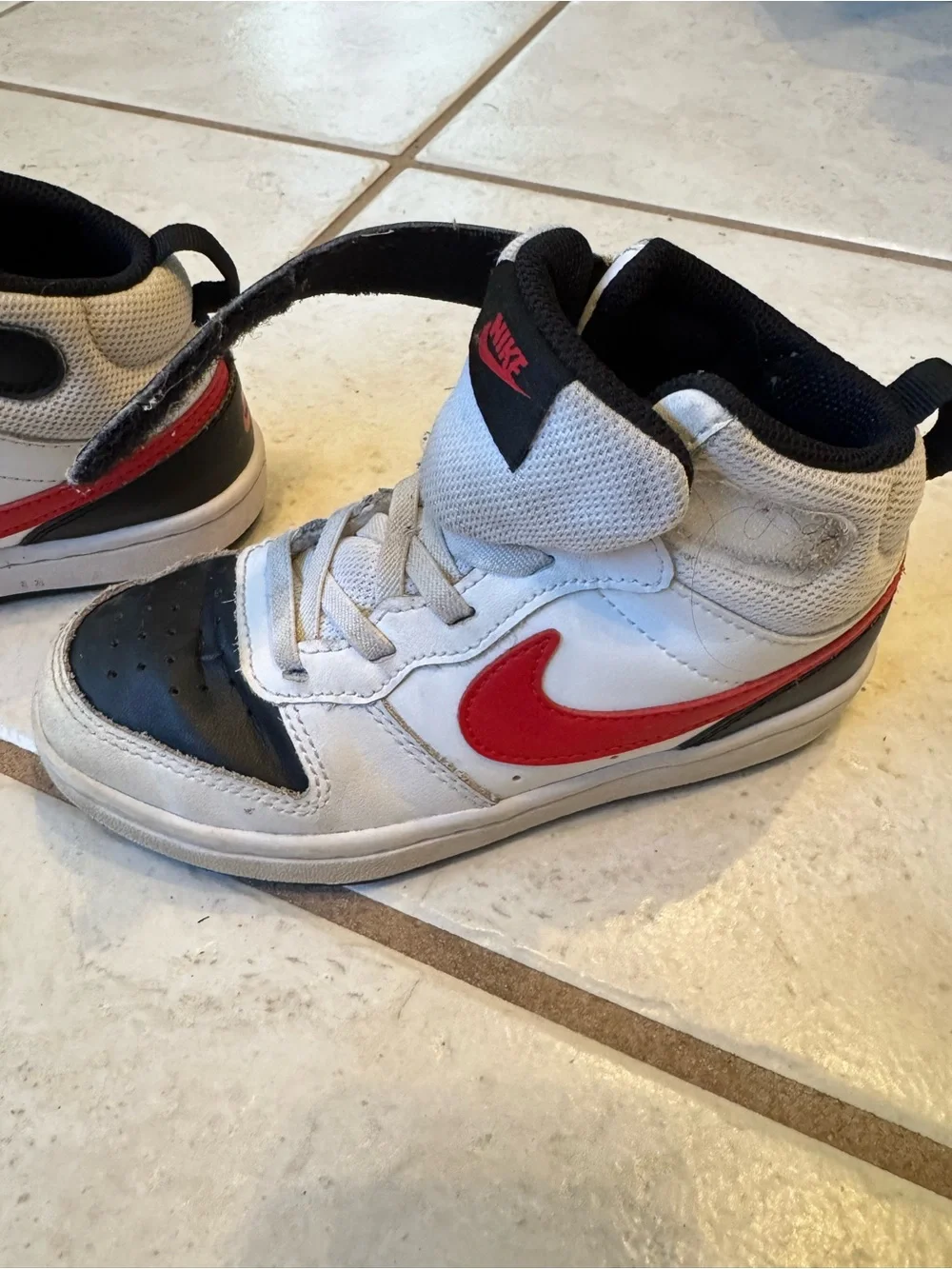 Nike Sz 12 Kids High-Top Sneakers in White, Black & Red